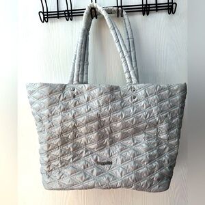 Baggalini silver tote bag EUC
